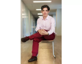 &OpenCurlyDoubleQuote;精簡&rdquo;風格內飾&comma;加配桃木紋設計&comma;做工精細&comma;質感更高階&excl;