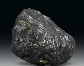 隕石每克拉一萬，貴州女孩有400公斤卻不出售？愛好不能用錢衡量