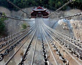 由13根鐵鏈，一萬多個鐵環構成，重約40噸的瀘定橋是如何建成的？