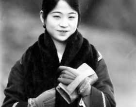 志願軍戰士的感人故事，一條帶血的手帕，讓朝鮮姑娘淚流滿面