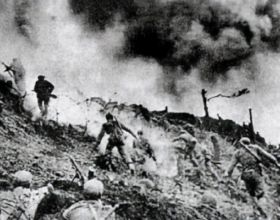 漢江血戰最後三天：100名志願軍戰士衝向高地，不到1小時全部犧牲