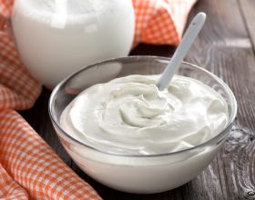 喝酸奶補充益生菌，需要選擇什麼樣的酸奶，什麼時候吃？