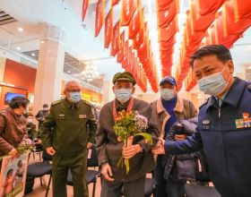 他是武漢軍區政委，16歲參加寧都起義，官至少將，1971年卻被免職