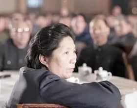 陳慕華：八路軍首位女參謀，59歲當副總理，64歲當銀行行長