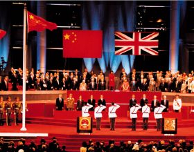 1997年香港迴歸在即，英艦故意闖入南海搞事情，中國海軍教他做人