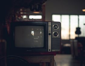 CRT電視畫質比液晶電視好，那為什麼會被淘汰？