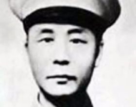他是毛澤東口中“三個師都不換的軍事搭檔”，犧牲時年僅22歲