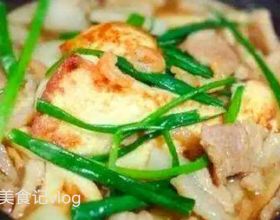 五花肉香煎豆腐煲的家常做法，味道十足，鮮香撲鼻，步驟簡單易學