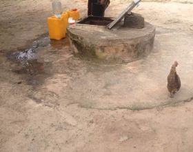 你知道安哥拉黑人用來裝水的黃色桶，最初的用途是什麼嗎？