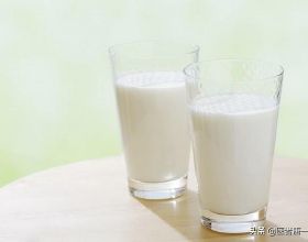 晚上喝牛奶危害很大？為了家人健康，喝牛奶這3個誤區你要知道