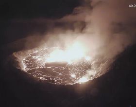 危險警戒：夏威夷基拉韋厄火山噴發 裂口形成熔岩湖