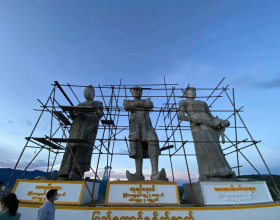 緬甸老街城門口新建宏偉君王雕像，撣邦邦長、軍區司令現場視察
