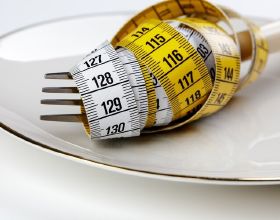 吃得少，活得久？限制飲食真的可以長壽嗎？科學家找到了答案