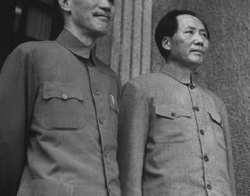 1945年重慶談判，蔣介石讓毛澤東當省長，毛主席如何回應？