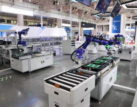 新松高階伺服器數字化智慧工廠亮相世界機器人大會