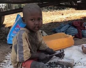 非洲5歲兒童當礦工，僅為6角錢收入工作13小時，5個人分吃一碗米飯