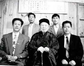 1986年，少將鍾國楚去福建拜訪一和尚，見面後：老首長，我想你啊