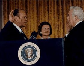 尼克松問毛主席：您有什麼特長？主席回答後，尼克松向他鞠了一躬