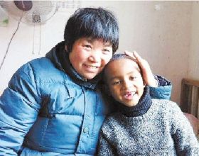 11年前，浙江農村奶奶收養了一個黑人小男孩巴比，如今怎麼樣了？
