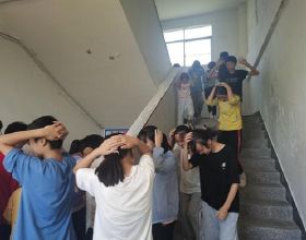 平湖中學舉行“9.18”應急防空疏散演練