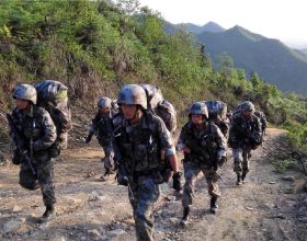 「現代熱聞」優質服務暖人心 潔白哈達傳真情
