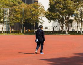 壕無人性！貝索斯遊艇太大過不去，荷蘭拆百年大橋讓行！費用他買單