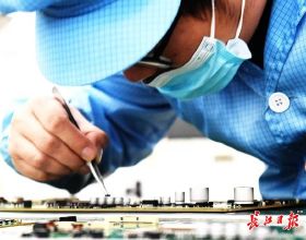 新車&vert;油耗低至4&period;1升&sol;100公里，駕駛感受輕快！試駕2022款雷凌雙擎