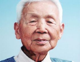 他曾任山東省的省長，後任中顧委委員，官至正部，享年100歲
