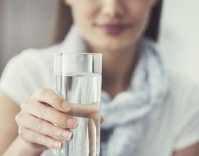喝水時，一半熱水兌一半冷水，對身體有什麼影響？一起來了解一下