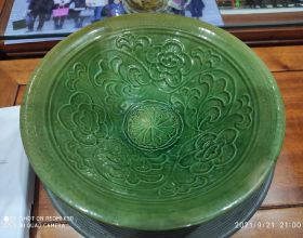 契丹遼上京窯蓮瓣印花綠釉碗公元1100-1125年作品_國寶級