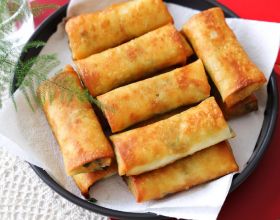 鞠婧禕對鏡自拍 貝雷帽配牛仔裝又美又颯