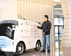 強烈要求男足降薪