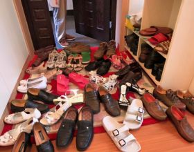 上海發現一戶人家，門口從不亂堆鞋子！瞧人家這佈置，乾淨又衛生