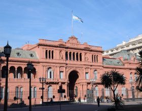 阿根廷新內閣成員宣誓就職 總統強調自我反省
