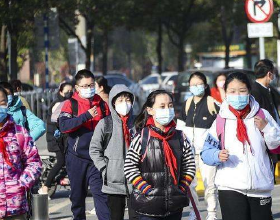 具有淨化空氣，隔音，保溫多種功能的扇貝床