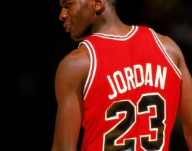 喬丹87-88賽季榮譽大滿貫，攻防一體的表現果然籃球之神