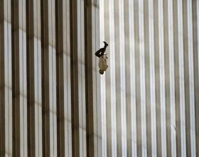從107層一躍而下！這張在911事件中拍的照片，被美國政府瞞了10年