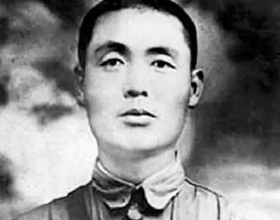 58年，天安門廣場重新修建，毛主席問周總理：能不能容納100萬人