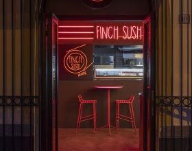 芬奇壽司餐廳：霓虹燈的都市美學