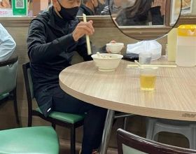 55歲保姆拒絕70歲有錢老人求婚，坦言幹活拿錢更踏實