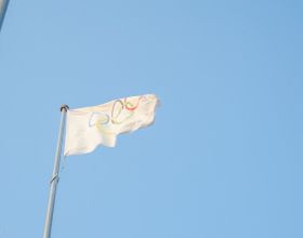 丈夫無法評為烈士，遺孀請鄧穎超幫忙，毛主席作證：一起工作過