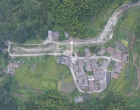 高校教師撞臉女星Lisa，顏值超高不輸本尊，網友想復讀重新高考