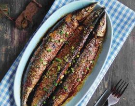 別再把秋刀魚烤著吃了，換種口味，美味鮮香，肉質緊實，讓人驚豔