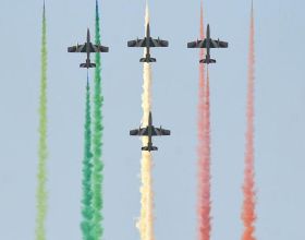 義大利“三色箭”飛行表演隊慶祝成立六十週年