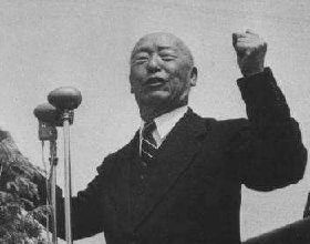 1953年，李承晚不服，拒絕簽訂停戰協議，毛主席：打服他