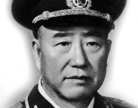 1955年他只是個軍長，主動要求被授予中將軍銜，主席：必須是上將