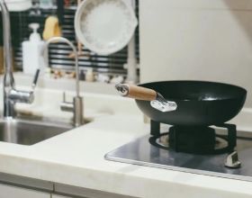 生活的苦難可以被疲勞麻痺，但絕不能被娛樂轉移