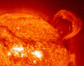 科學家研究表示，太陽黑子2024年發生大爆炸？對地球有什麼影響？