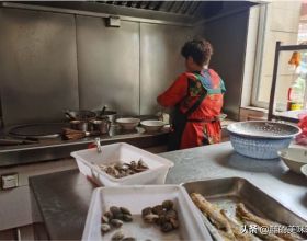 浙江寧海排名第一的麵館，隨便點一點就上百元，客人還說量大便宜