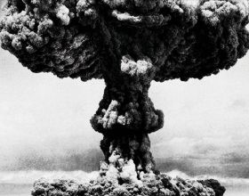 中國首枚原子彈爆炸成功，為什麼毛主席要求，第一個通知日本？